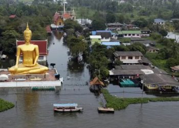 Inundaciones en Bangkok obligan a evacuar a 5.000 personas y afectan a 50.000 familias