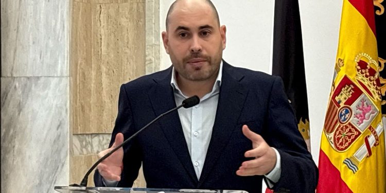 El delegado del Gobierno en Ceuta, Miguel Pérez Triano, presenta su dimisión