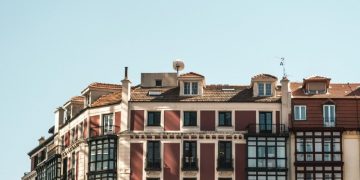 El economista Santiago Niño Becerra descarta una burbuja inmobiliaria y urge a incrementar la oferta para frenar los «precios desbocados»
