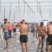 Deportado de España un migrante que cobraba a otros por usar las duchas públicas en la playa del Trampolín