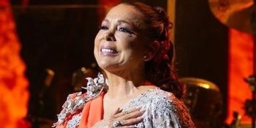 Isabel Pantoja envía flores a la tumba de Paquirri tras la entrega de recuerdos personales a Fran Rivera