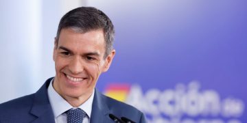Pedro Sánchez aboga por priorizar el uso residencial de la vivienda