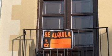 La oferta de alquiler permanente en España se reduce mientras crecen los alquileres de temporada