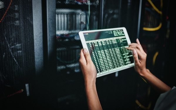 El 84% de las empresas espera gestionar redes con IA en 12 meses