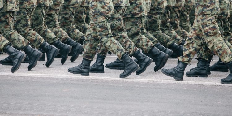 España lanza servicio militar voluntario para jóvenes nacidos en 2007 y 2008
