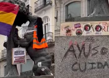 Vandalizan el Oso y el Madroño en la Puerta del Sol con símbolos anarquistas y mensajes contra Ayuso