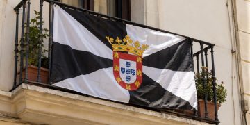 Banderas de Ceuta en balcones: qué permite la ley y cuándo hay problemas