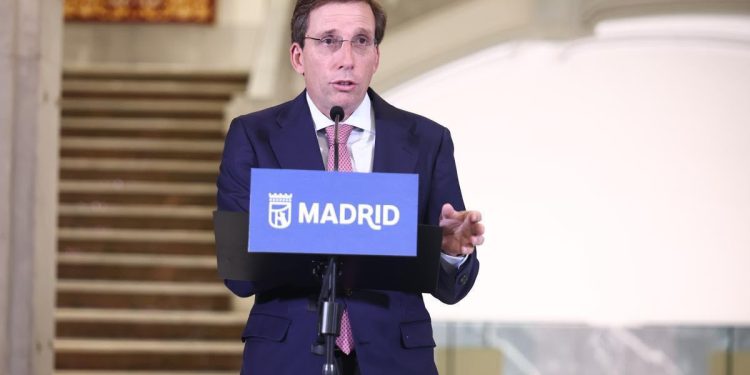 Almeida enviará documento al Gobierno sobre acampada en Sol
