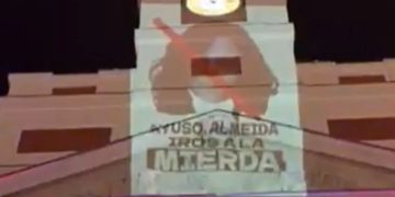 Los acampados en la Puerta del Sol convierten el homenaje a Ceuta en una protesta contra el Gobierno regional