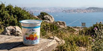 Vivas cambia la centralita de Presidencia por dos vasitos de yogur unidos por un cordel para hablar con Moncloa