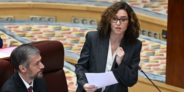 Ayuso recurre a la justicia para desalojar la acampada de Sol