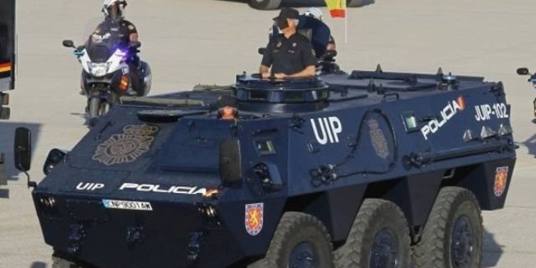 La Policía Nacional refuerza la seguridad en Ceuta con vehículos blindados de la UIP ante el desalojo de asentamientos y la visita Real