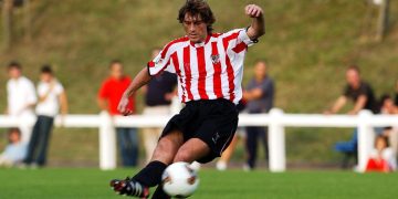 El exfutbolista Julen Guerrero se recupera en su domicilio tras sufrir un infarto de miocardio