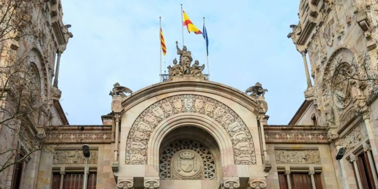 El TSJ de Cataluña obliga a una jubilada a devolver 32.857 euros tras pasar 680 días en Marruecos mientras cobraba la pensión no contributiva