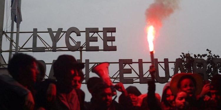 Protestas estudiantiles en Francia dejan 40 profesores heridos y 2.000 detenidos