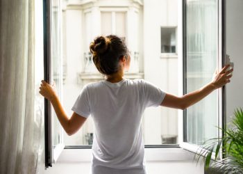 Renovar el aire en casa en Ceuta: guía práctica para ventilar bien y reducir humedad y olores