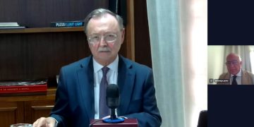 Juan Vivas recoge la Medalla de Honor para Ceuta en València