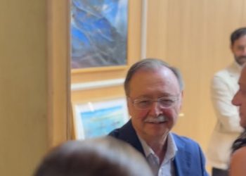 Juan Vivas recibe a ceutíes preocupados por la situación actual