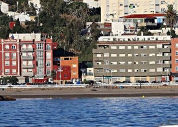 Una familia de Benítez de cuatro miembros afronta una orden de desahucio sin alternativa habitacional ante los altos precios del alquiler en Ceuta