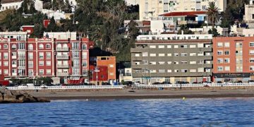 Una familia de Benítez de cuatro miembros afronta una orden de desahucio sin alternativa habitacional ante los altos precios del alquiler en Ceuta
