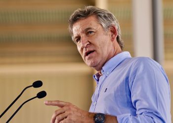 Feijóo plantea las elecciones del 29-N como un plebiscito para «derribar el muro» de la polarización