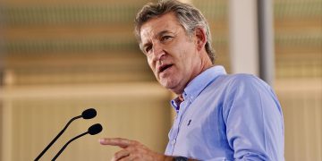 Feijóo plantea las elecciones del 29-N como un plebiscito para «derribar el muro» de la polarización