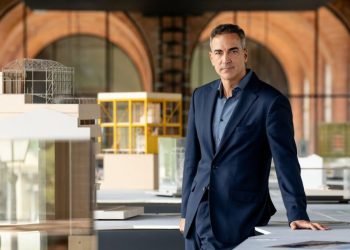 El Gobierno encubre los desembolsos en viajes del responsable de Vivienda próximo a Sánchez