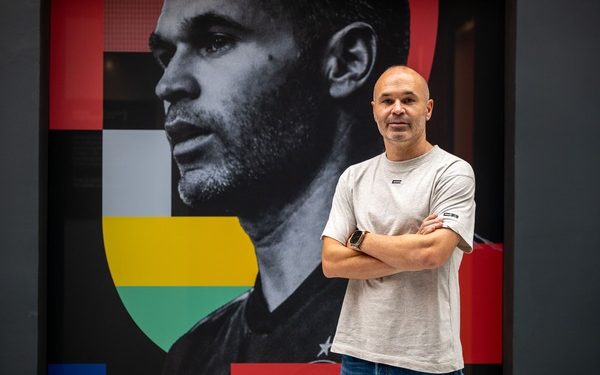 Andrés Iniesta inaugura la exposición Iniesta Experience en Barcelona