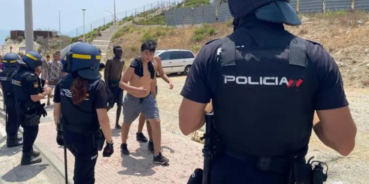 La UFP reclama frenar las solicitudes de asilo en Ceuta y Melilla mediante un cambio legislativo