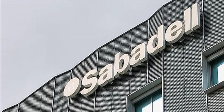 BPCE adquiere de forma amistosa el 7% de Banco Sabadell con el objetivo de superar el 9,9% y entrar en su Consejo