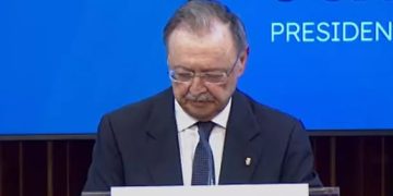 Juan Vivas recibe la Medalla de Oro del Senado por Ceuta