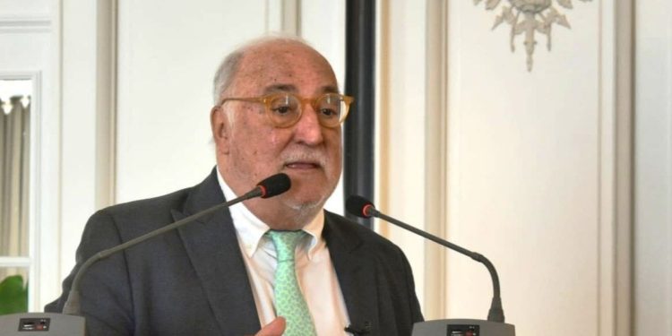 Pere Navarro defiende la baliza V16 y nuevas normativas de seguridad vial