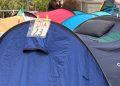 «Hasta que no esté Ceuta vacía no nos vamos»: la acampada de la Plaza de los Reyes busca seguir en Navidad