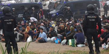 La Policía identifica a militares marroquíes entre los migrantes del asentamiento de El Trampolín en Ceuta