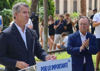 Feijóo abre la precampaña del 29-N en Ceuta y promete usar a las Fuerzas Armadas para «recuperar la normalidad» en la ciudad autónoma
