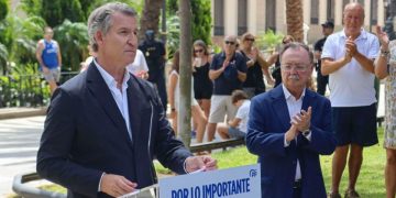 Feijóo abre la precampaña del 29-N en Ceuta y promete usar a las Fuerzas Armadas para «recuperar la normalidad» en la ciudad autónoma