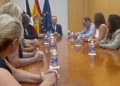Juan Vivas se reúne con Mujeres Caballas para movilización