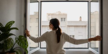 Cómo ventilar tu casa en Ceuta sin provocar más humedad: guía práctica para el aire interior