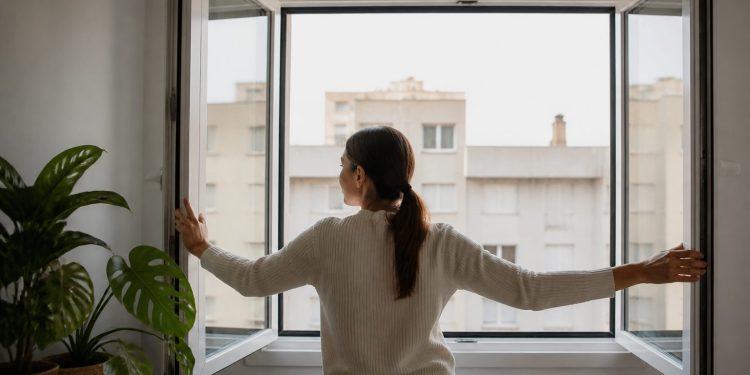 Cómo ventilar tu casa en Ceuta sin provocar más humedad: guía práctica para el aire interior
