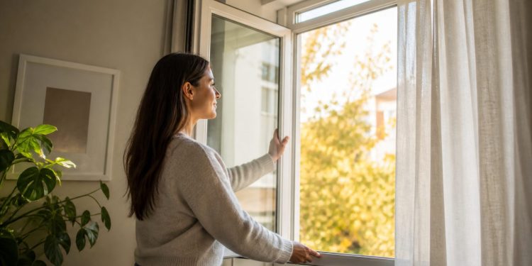 Cómo mejorar el aire interior en otoño en Ceuta: ventilación, humedad y consejos prácticos