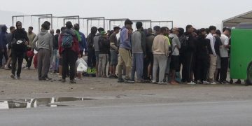 Dispositivo policial de gran envergadura para desmantelar el asentamiento de inmigrantes en el Guano