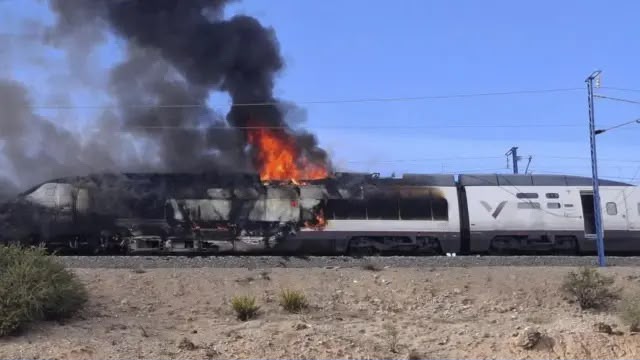 Incendio en locomotora de AVE interrumpe tráfico ferroviario entre Madrid y Barcelona