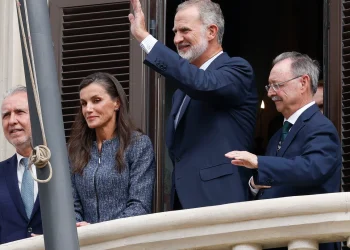 Juan Vivas advierte ante los Reyes de que Ceuta «es una olla a presión que en cualquier momento puede estallar»