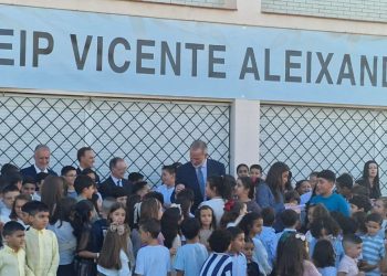 Los Reyes de España comparten una emotiva jornada con los alumnos del CEIP Vicente Aleixandre en Ceuta
