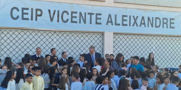 Los Reyes de España comparten una emotiva jornada con los alumnos del CEIP Vicente Aleixandre en Ceuta