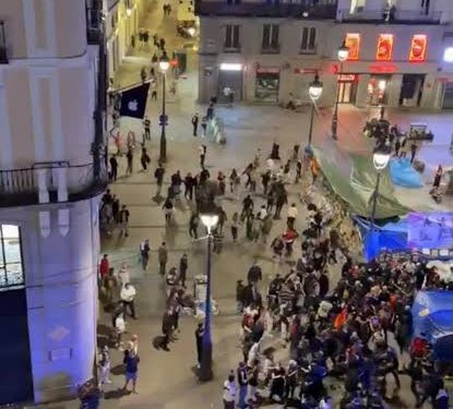 Policía nacional agredido durante acampada en la Puerta del Sol