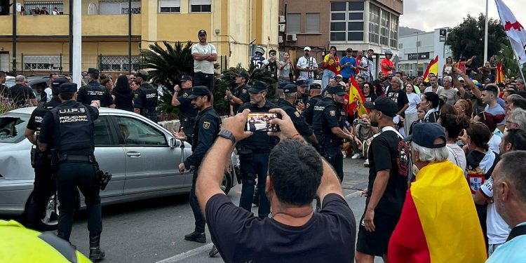 La Policía remite al juzgado el atestado con 11 identificados por el ataque a la diputada de Ceuta Ya!