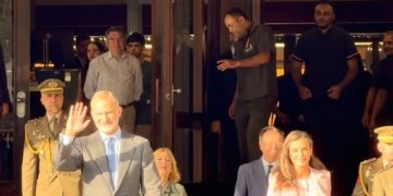 Juan Vivas despide a los Reyes de España en Ceuta