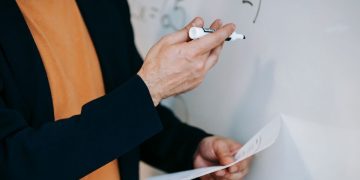 Cuánto cobra un profesor de Infantil, Primaria y Secundaria en la Comunidad de Madrid en 2026: sueldo base y complementos