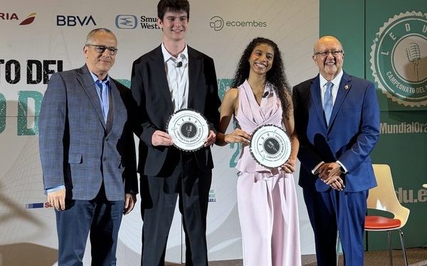 Óscar Rodríguez se consagra campeón mundial de oratoria en Cali